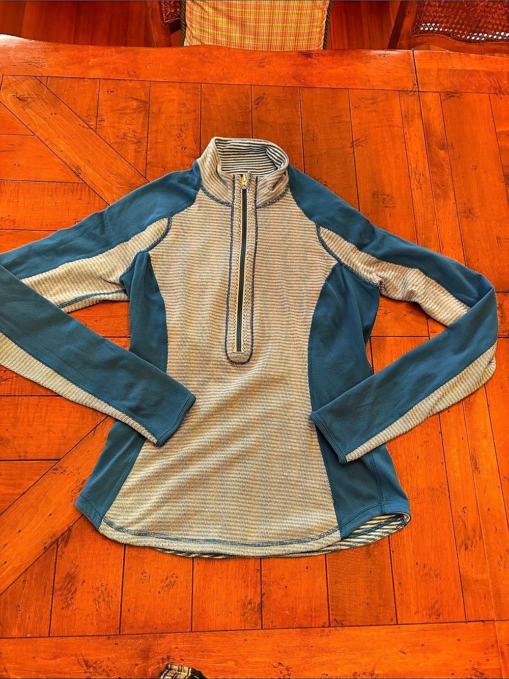 lululemon Base Runner 1/2 Zip Blue & Cream Pullover